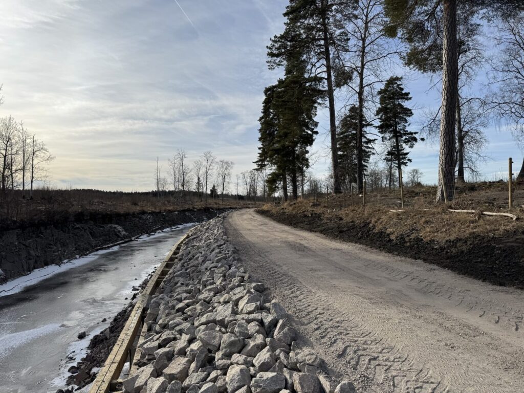 Väg och erosionsskydd med sten - Grävox AB